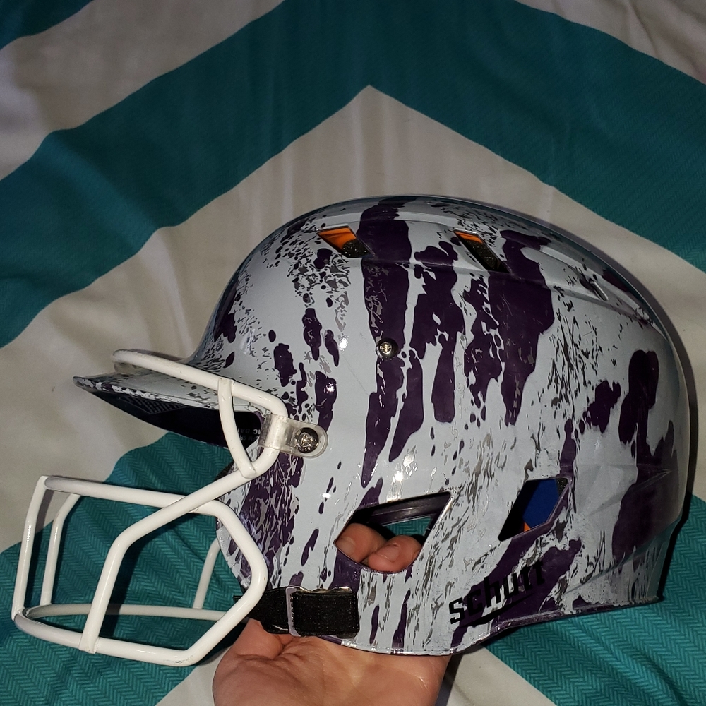 Schutt Marble Softball Helmet in Great Condition